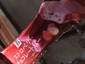 ストロベリーチョコレートバー