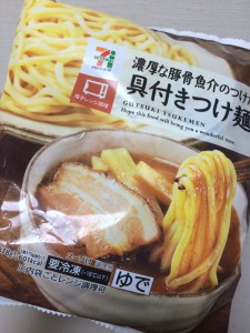 セブン　具つきつけ麺